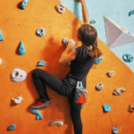 Une nouvelle salle d'escalade de blocs à Paris C’est une première à Paris intra-muros, et il s’agit de la plus grande salle d’escalade de bloc de France !
