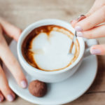 La vérité sur le café Connaissez-vous vraiment ce que vous buvez ? On démêle le vrai du faux sur les idées reçues sur la boisson préférée des français !